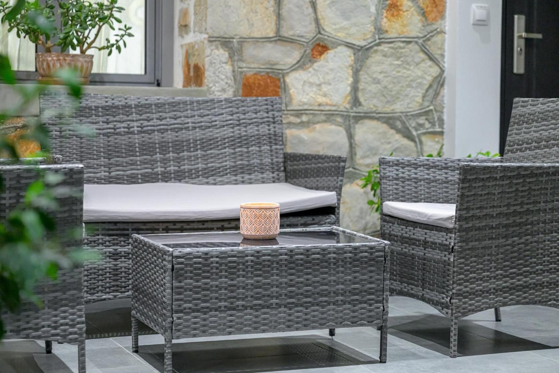 George luxury stone apartment