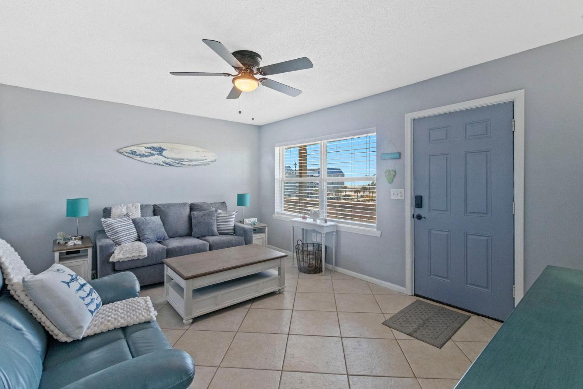 2BR Retreat with Pool, Near Beach and The Hangout