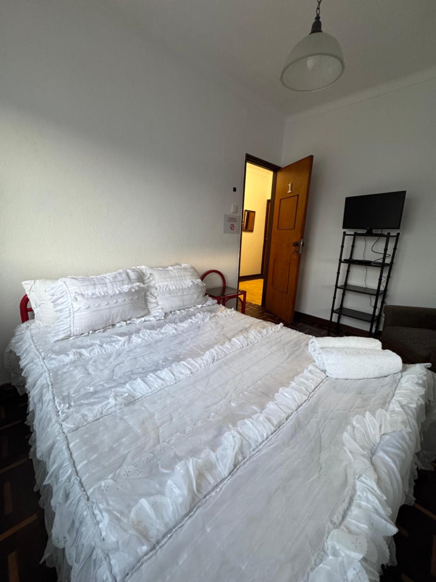 Deluxe Double Room with Side Sea View