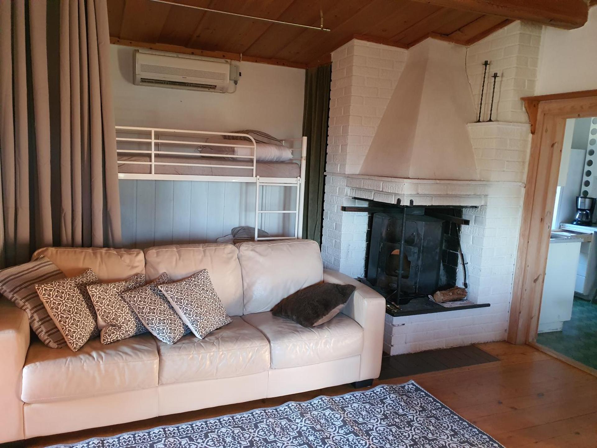 Cottage (4 Adults + 2 Children)