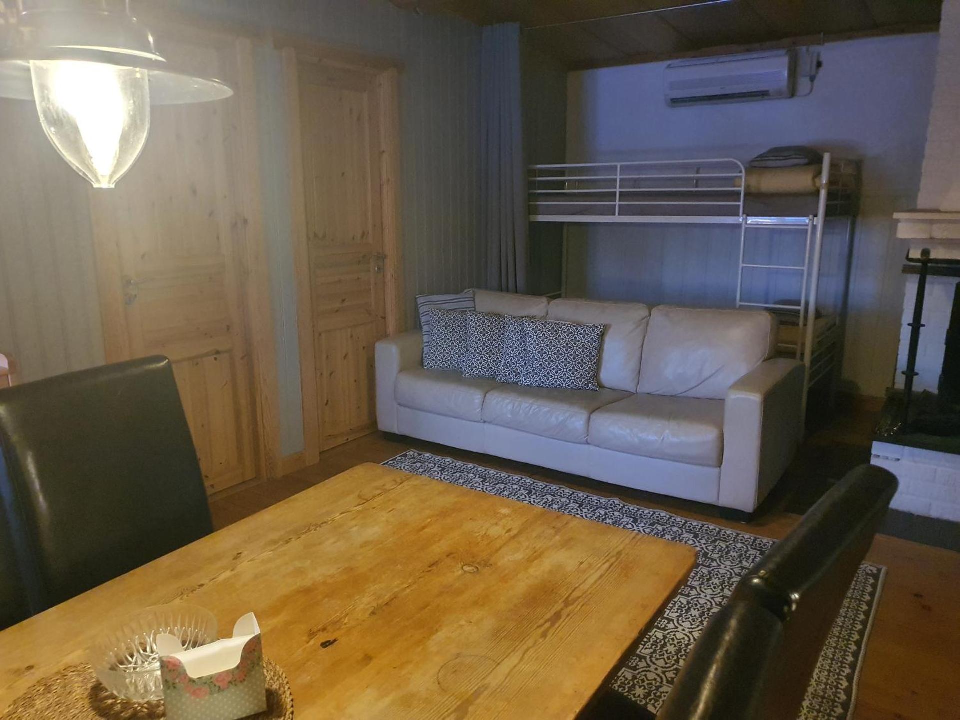 Cottage (4 Adults + 2 Children)