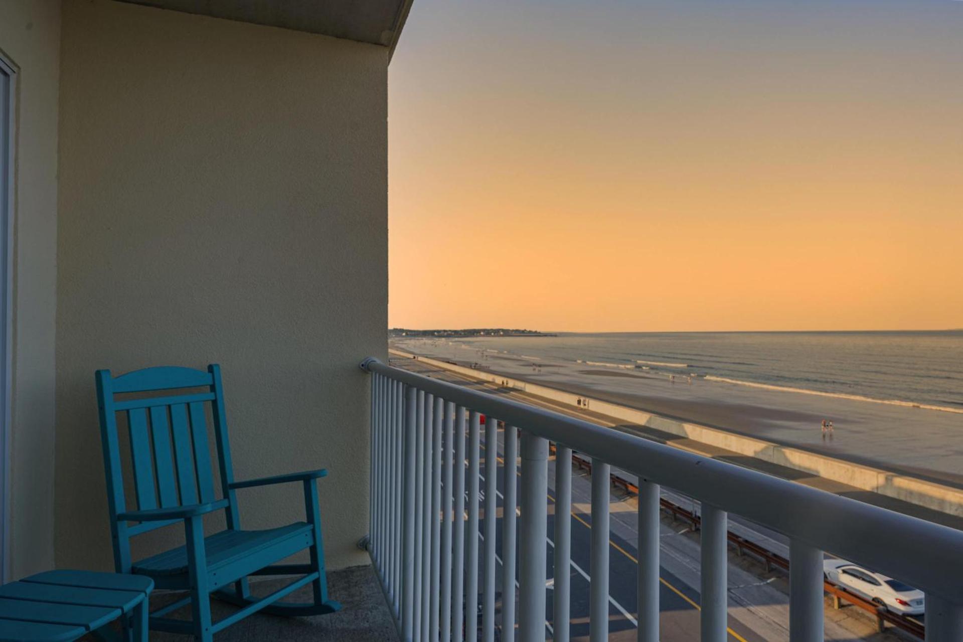 Hampton Tides-Ocean View-Top Floor With Balcony