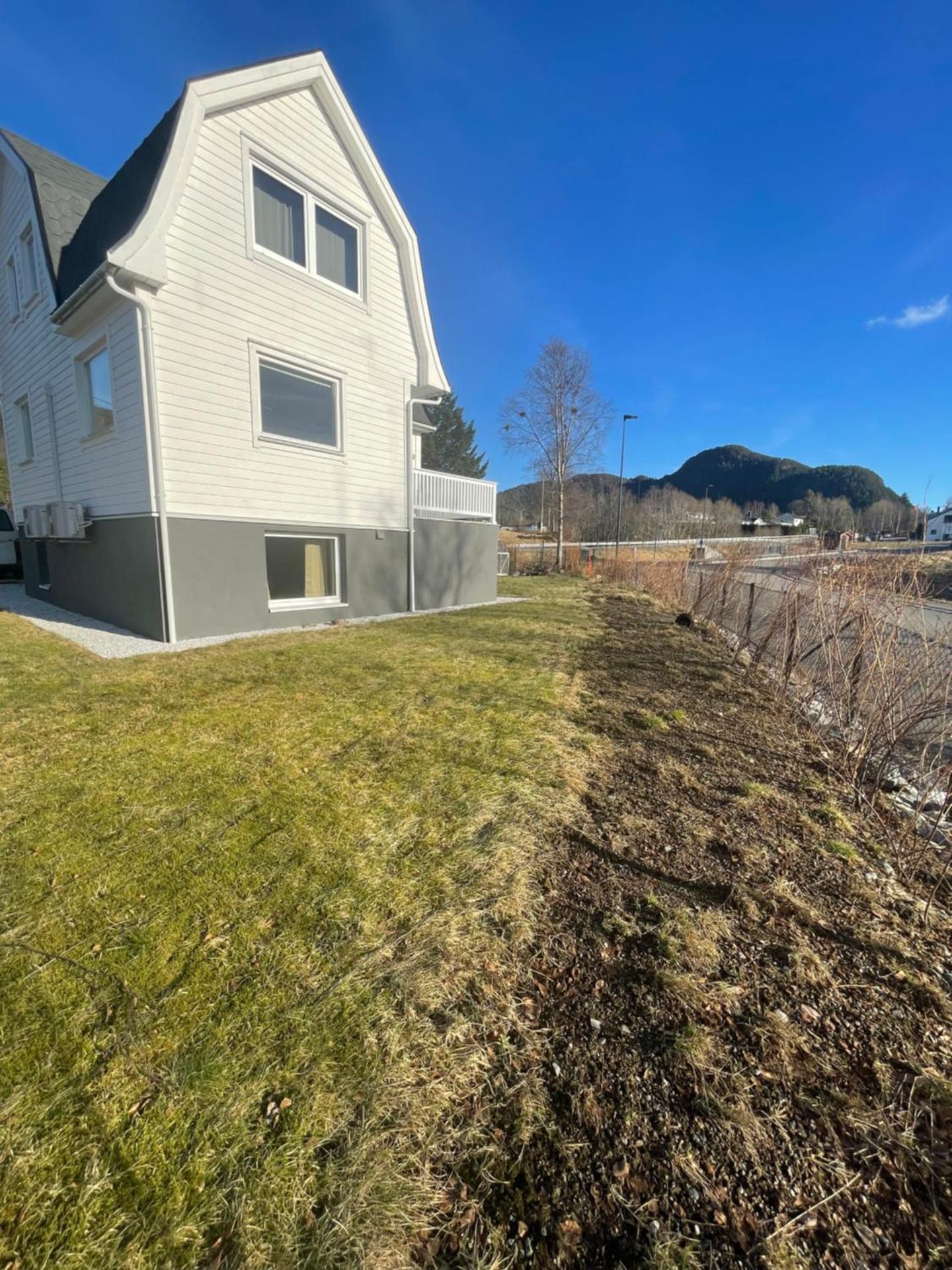 Sokkelleilighet i enebolig i Ålesund nær stranden