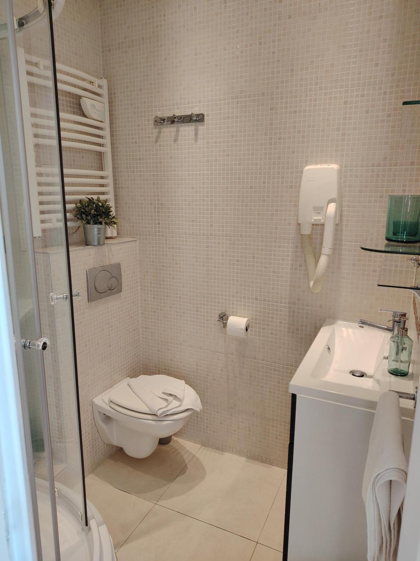 Le Village Montmartre