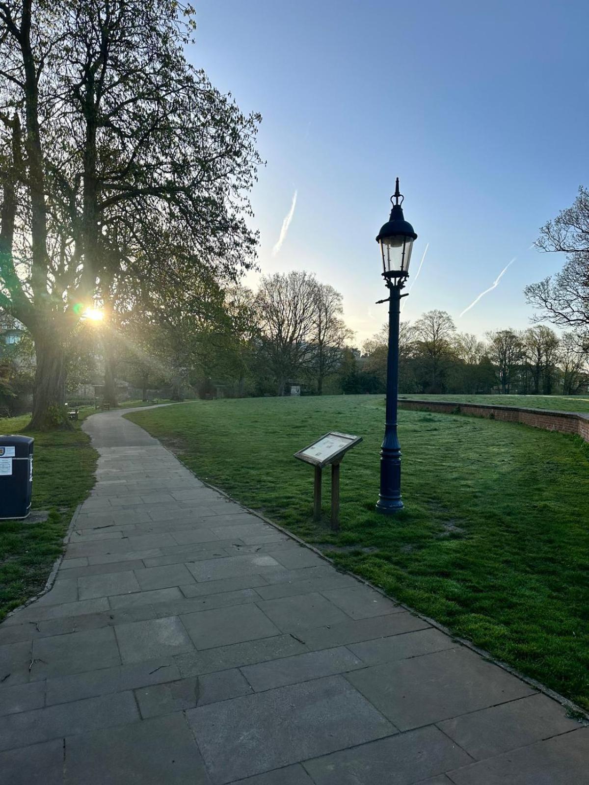 Town center cottage with Hot tub
