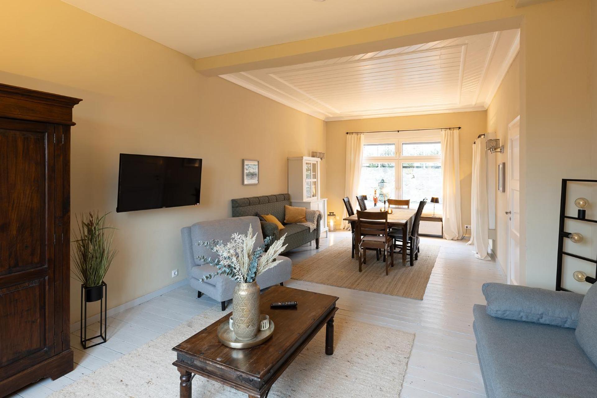 Communal lounge/ TV room