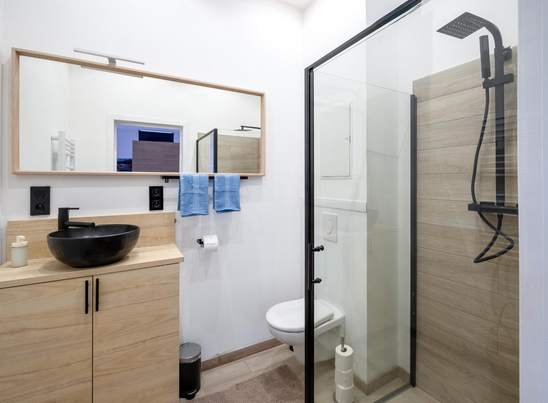 One-Bedroom Apartment with City View