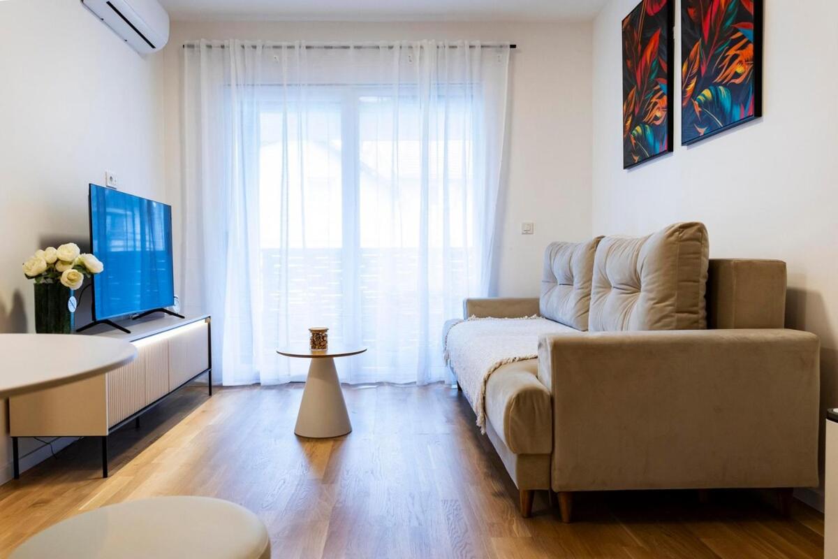 Arena Luxe Retreat, FREE Parking