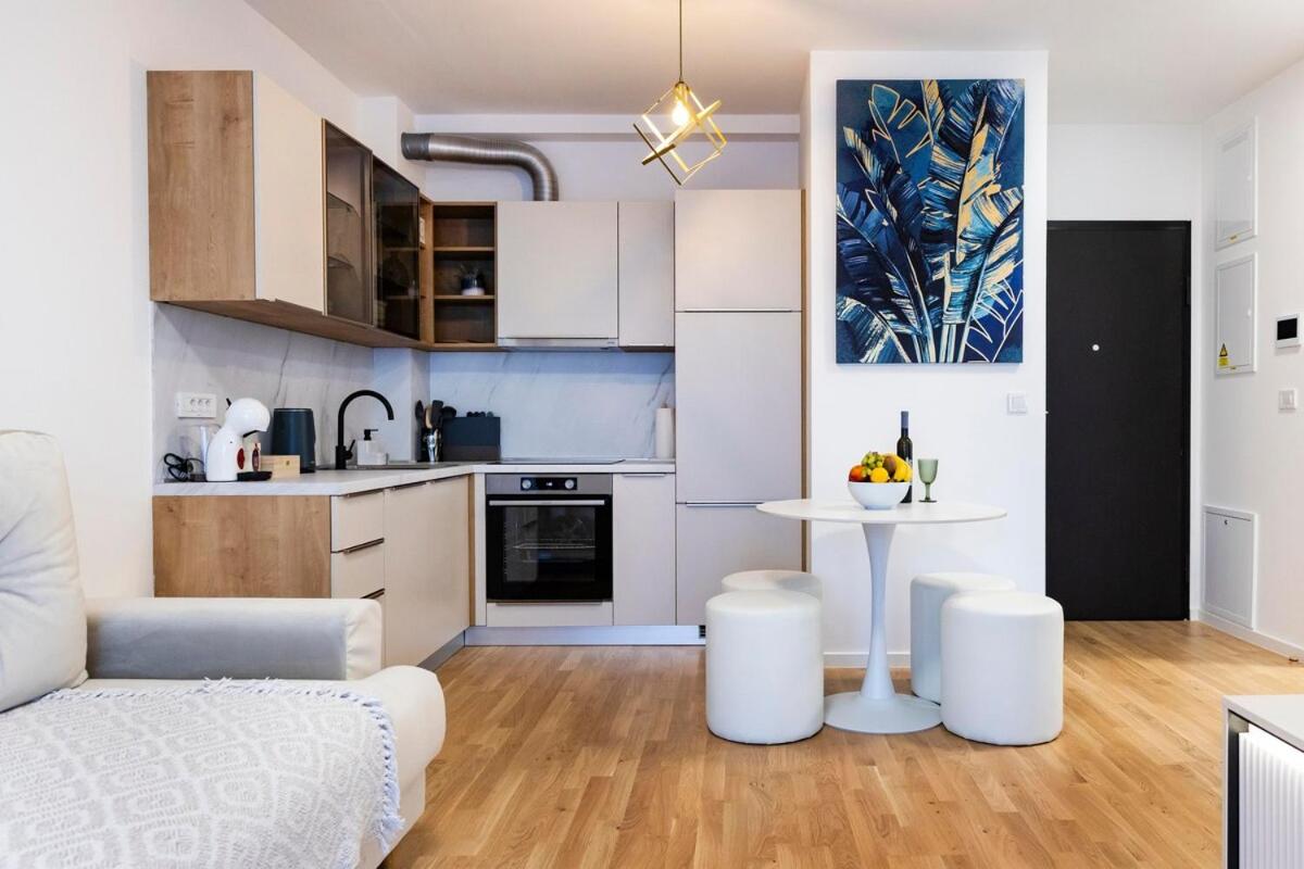 Arena Luxe Retreat, FREE Parking