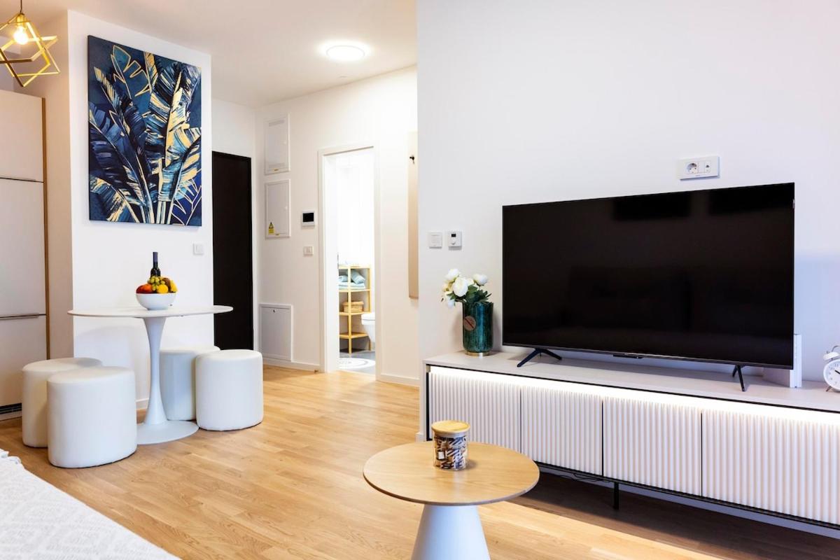 Arena Luxe Retreat, FREE Parking