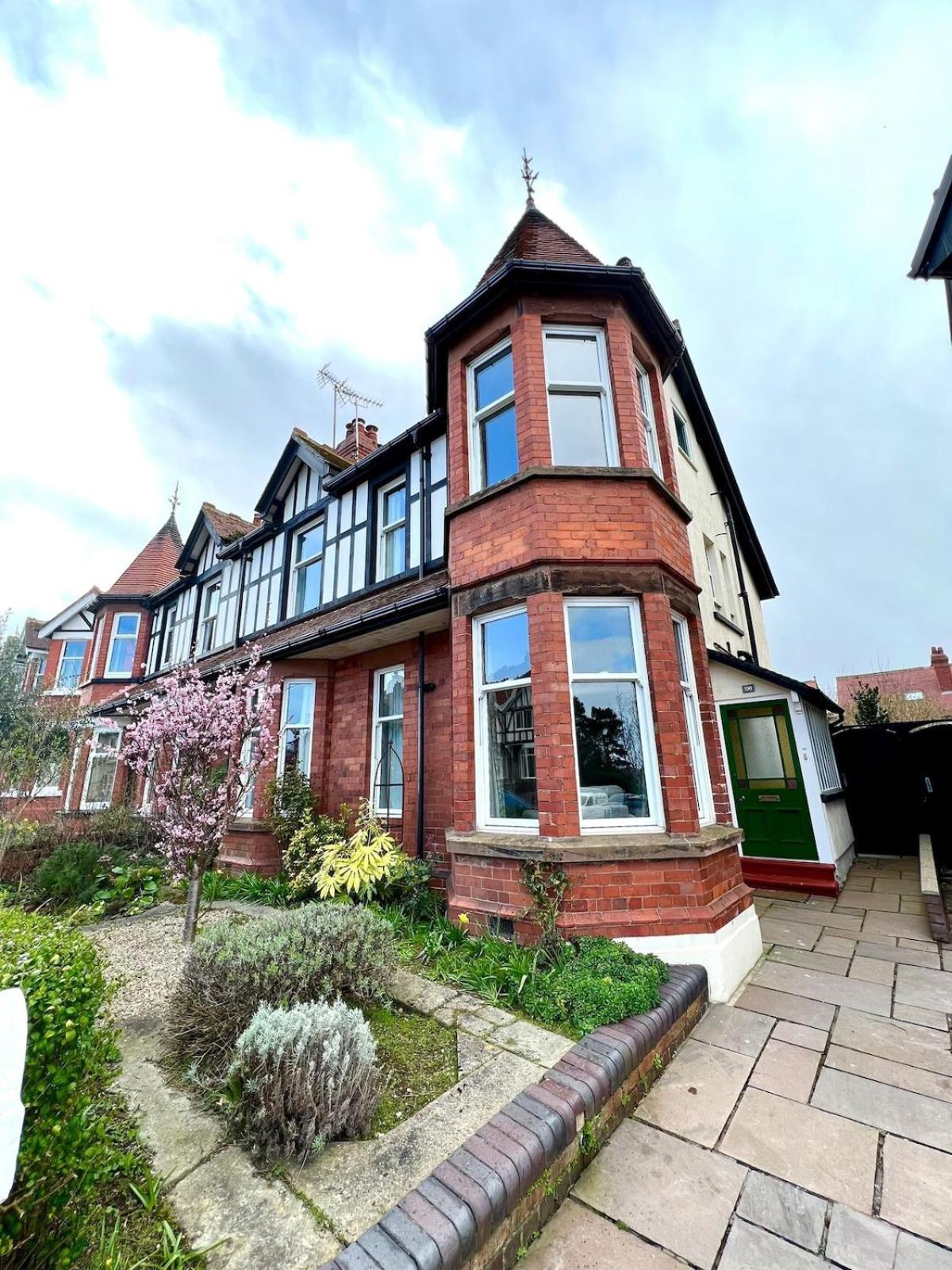 The 100 House - Llandudno