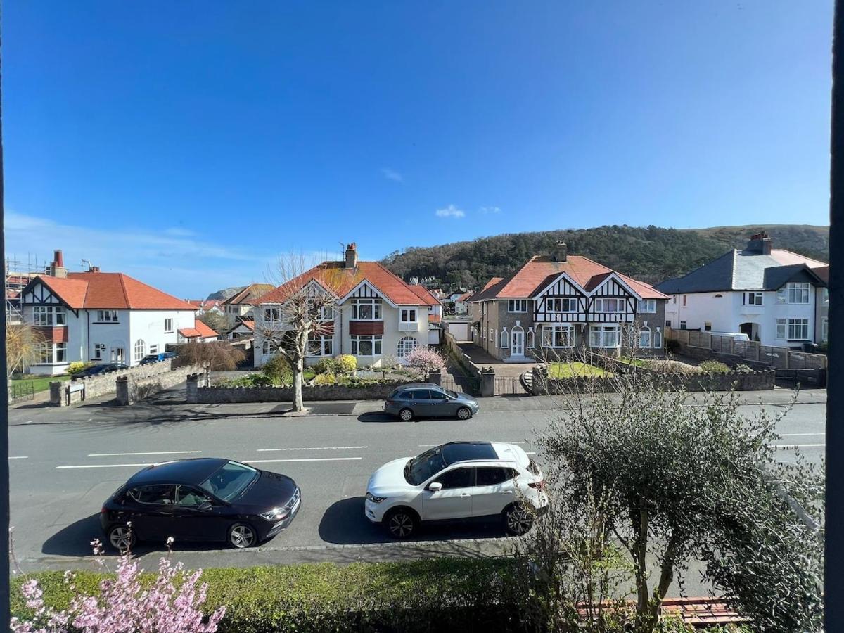 The 100 House - Llandudno