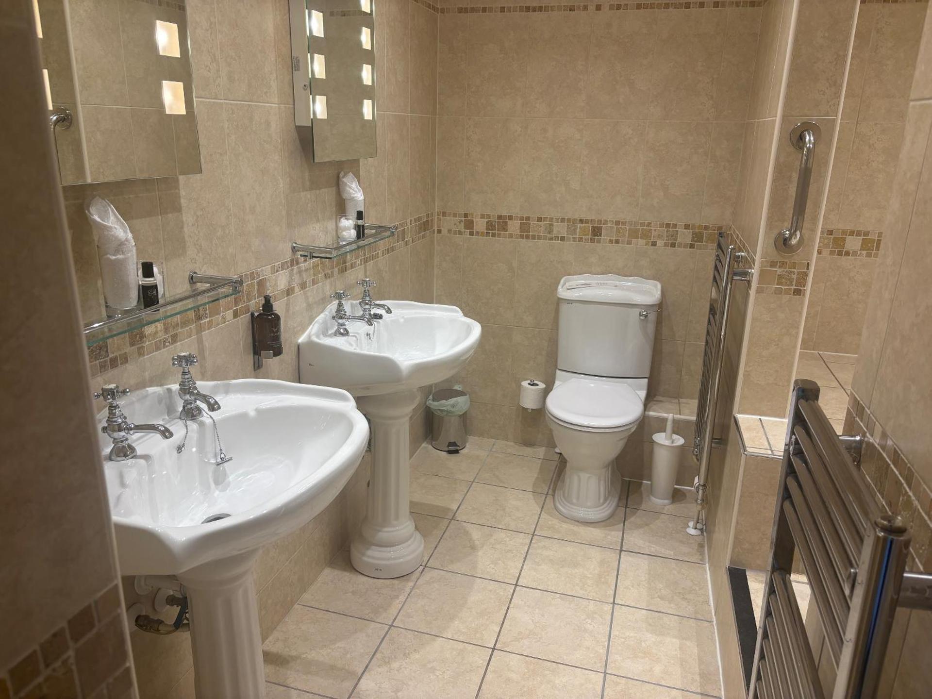 Feathers Hotel Bar and Restaurant