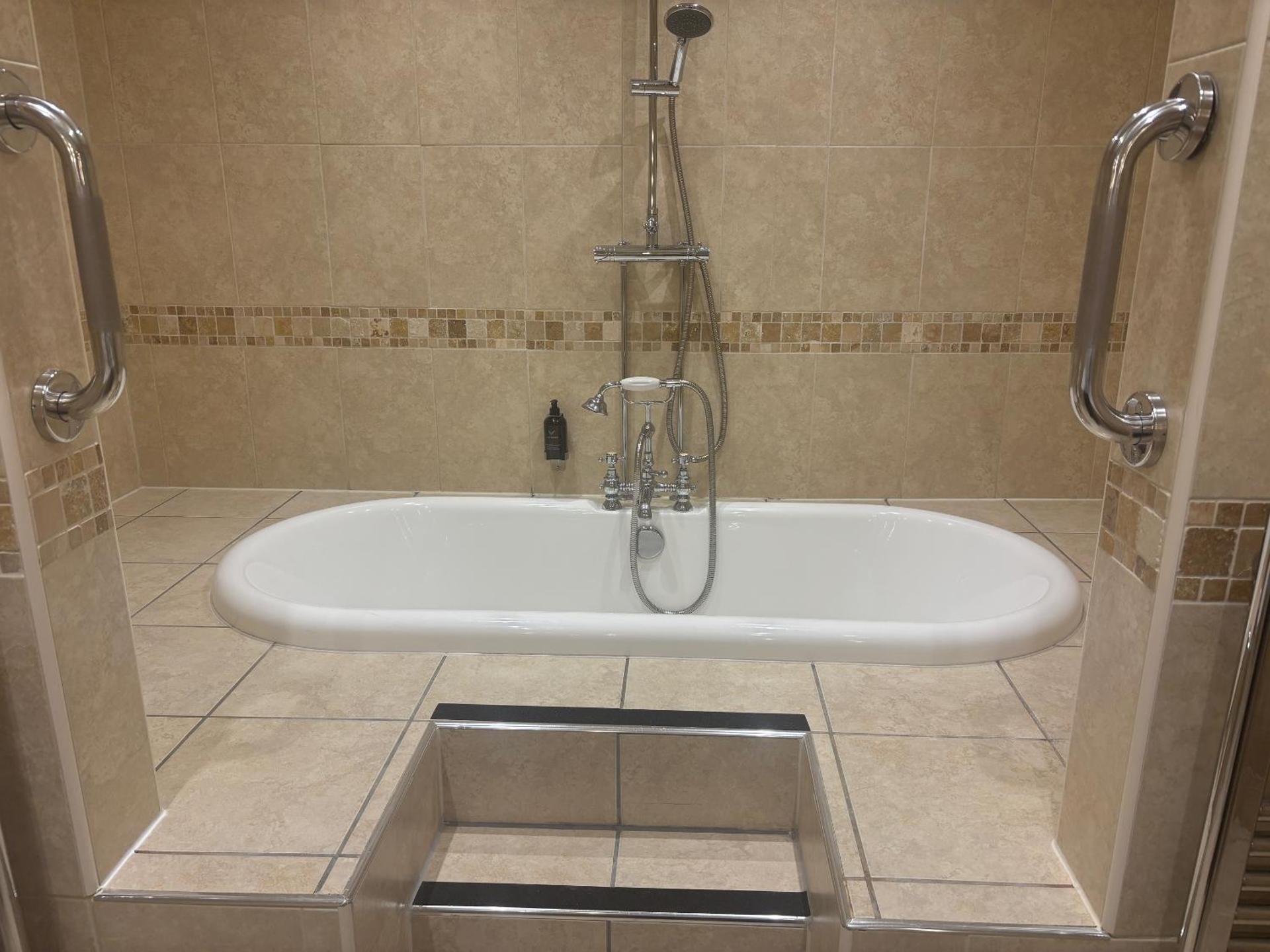 Feathers Hotel Bar and Restaurant