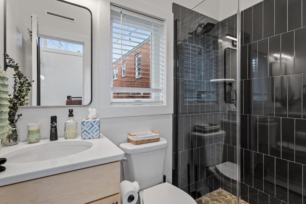 The Acorn - Tiny House in HISTORIC OAKWOOD