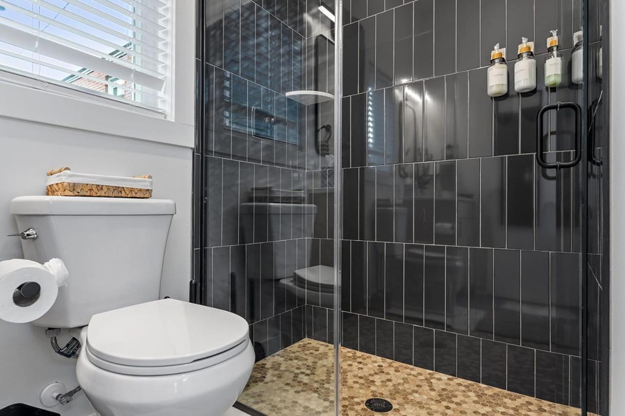 The Acorn - Tiny House in HISTORIC OAKWOOD