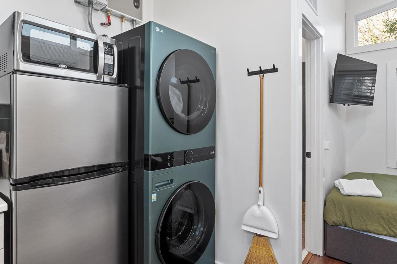 The Acorn - Tiny House in HISTORIC OAKWOOD