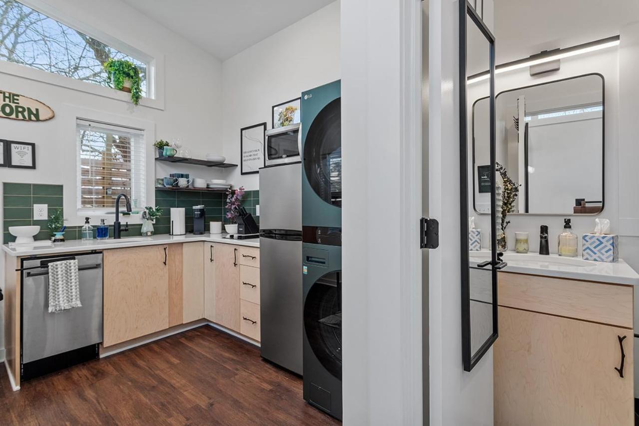 The Acorn - Tiny House in HISTORIC OAKWOOD