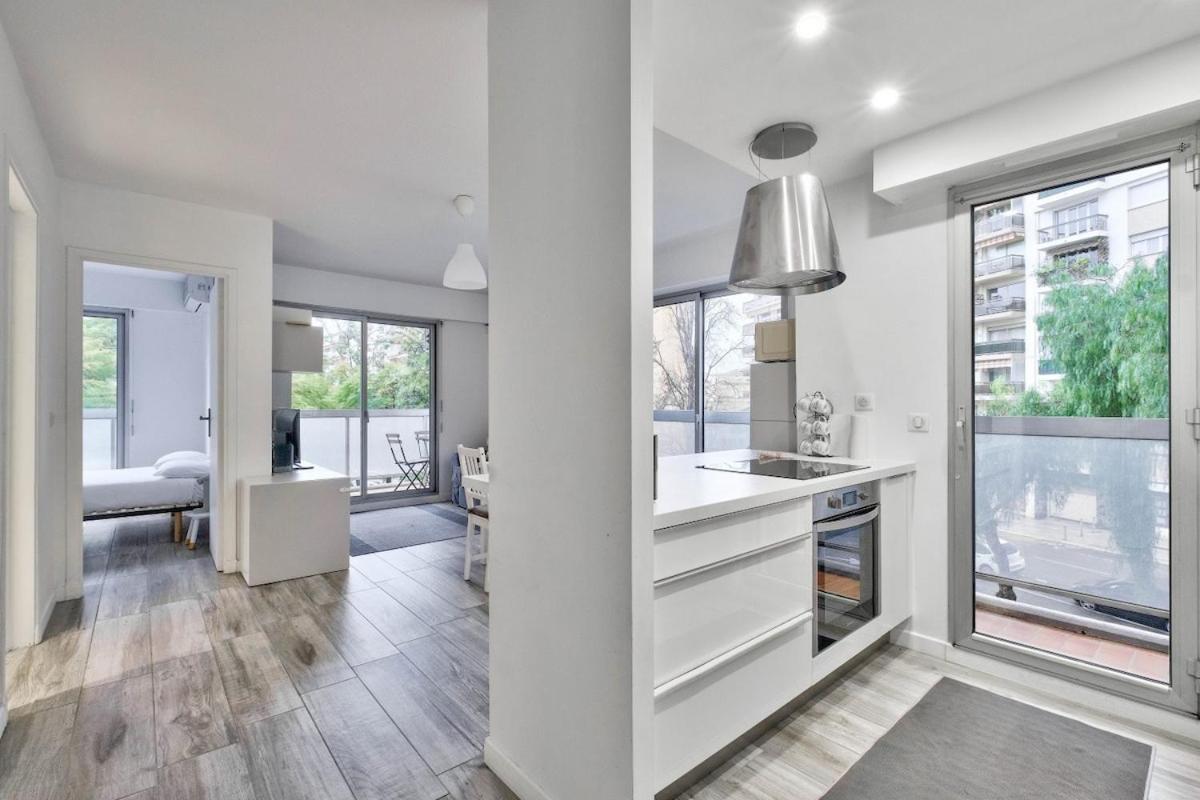 Flat with balcony 15min from Promenade des Anglais