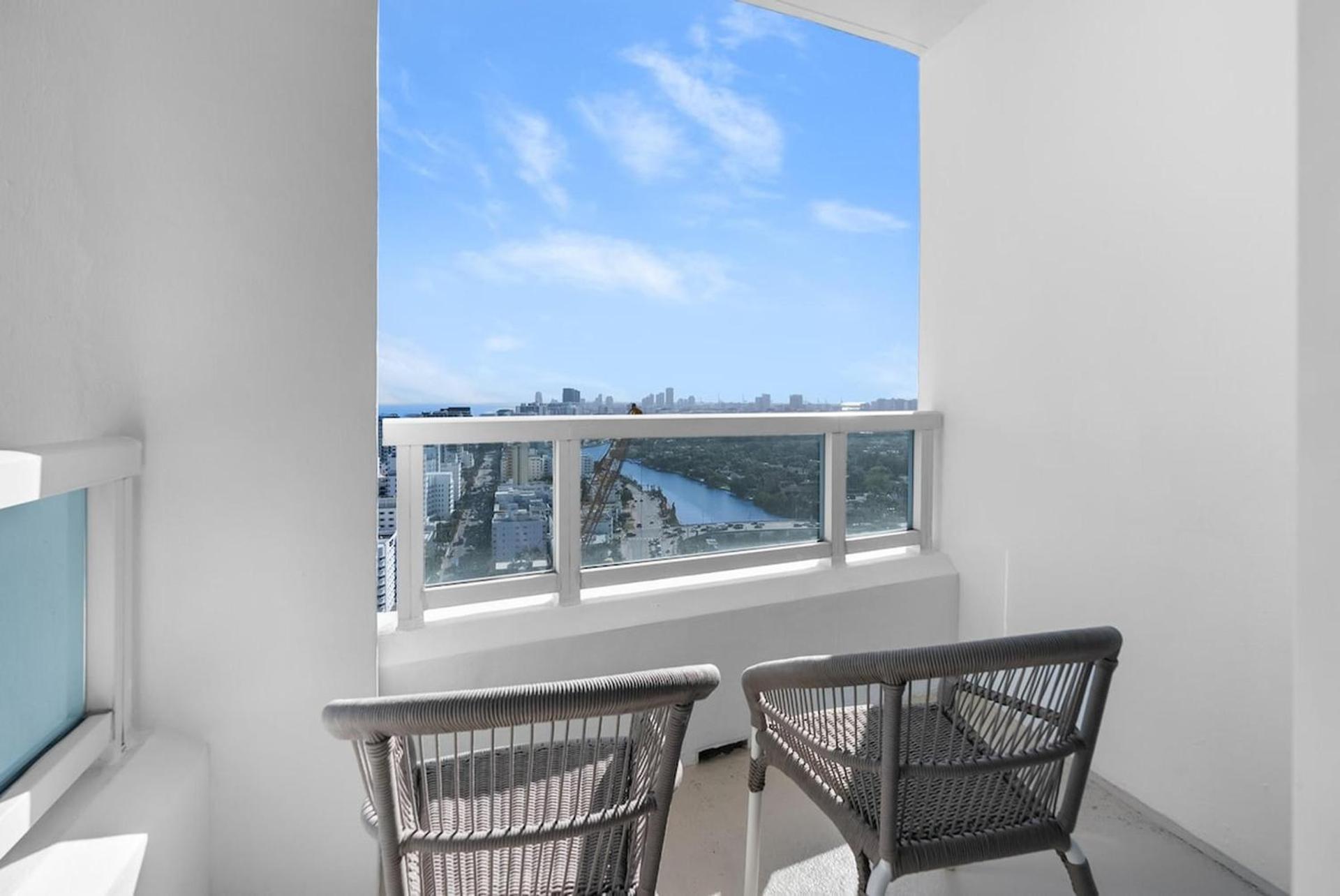 One-Bedroom Suite with Balcony