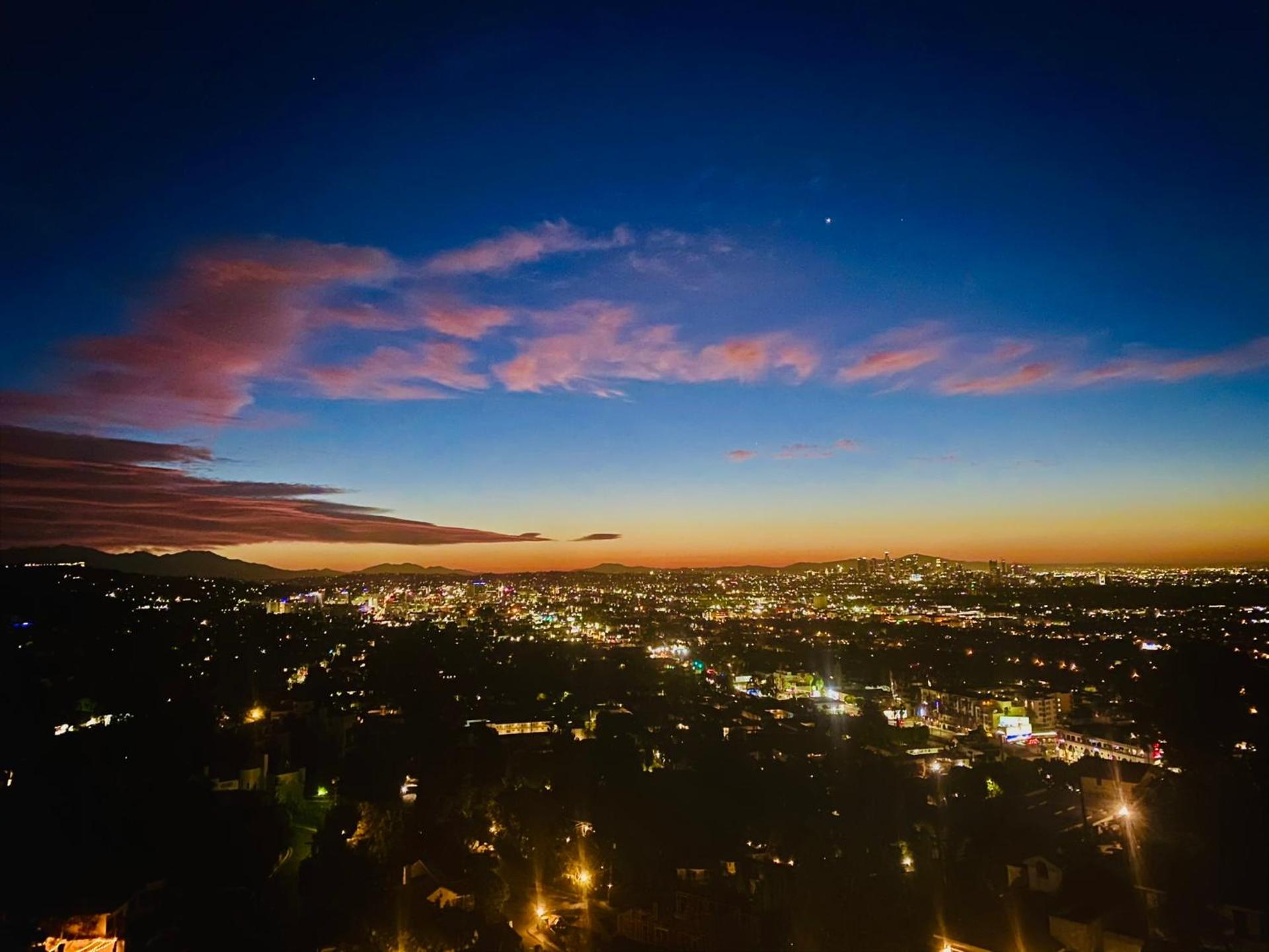 Hollywood hill stunning view cozy private room