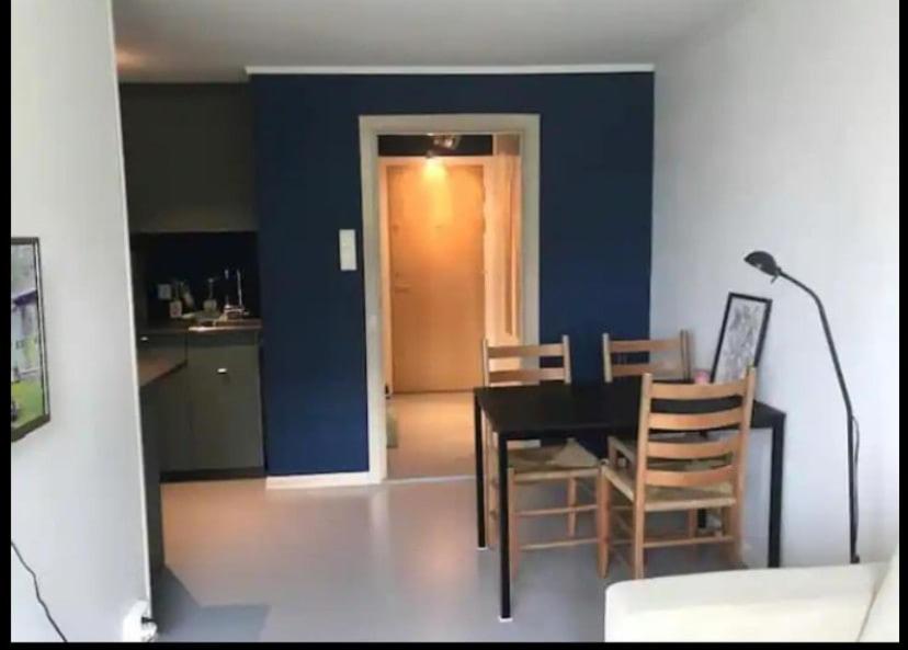 Cozy apt by subway, parking