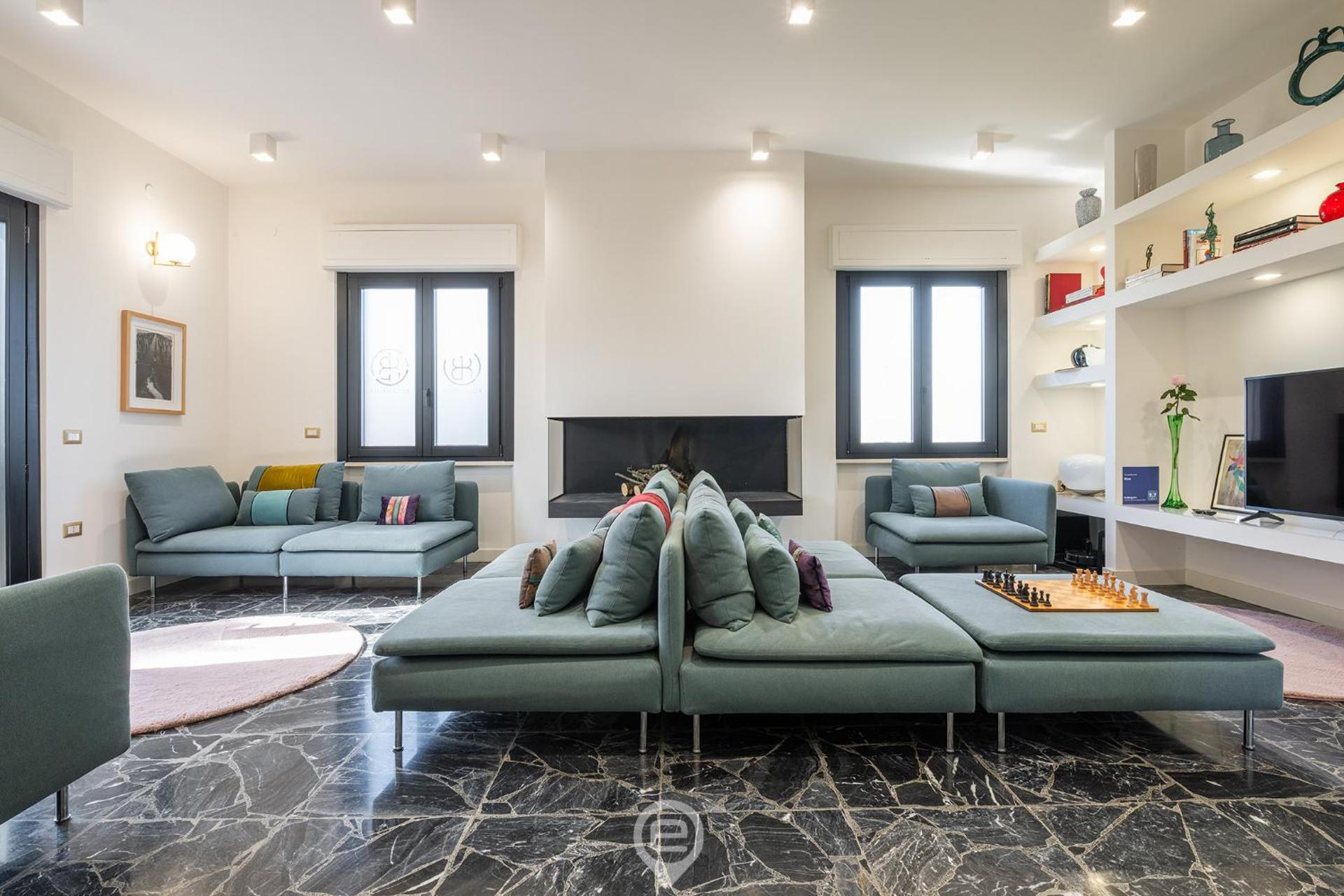 Communal lounge/ TV room