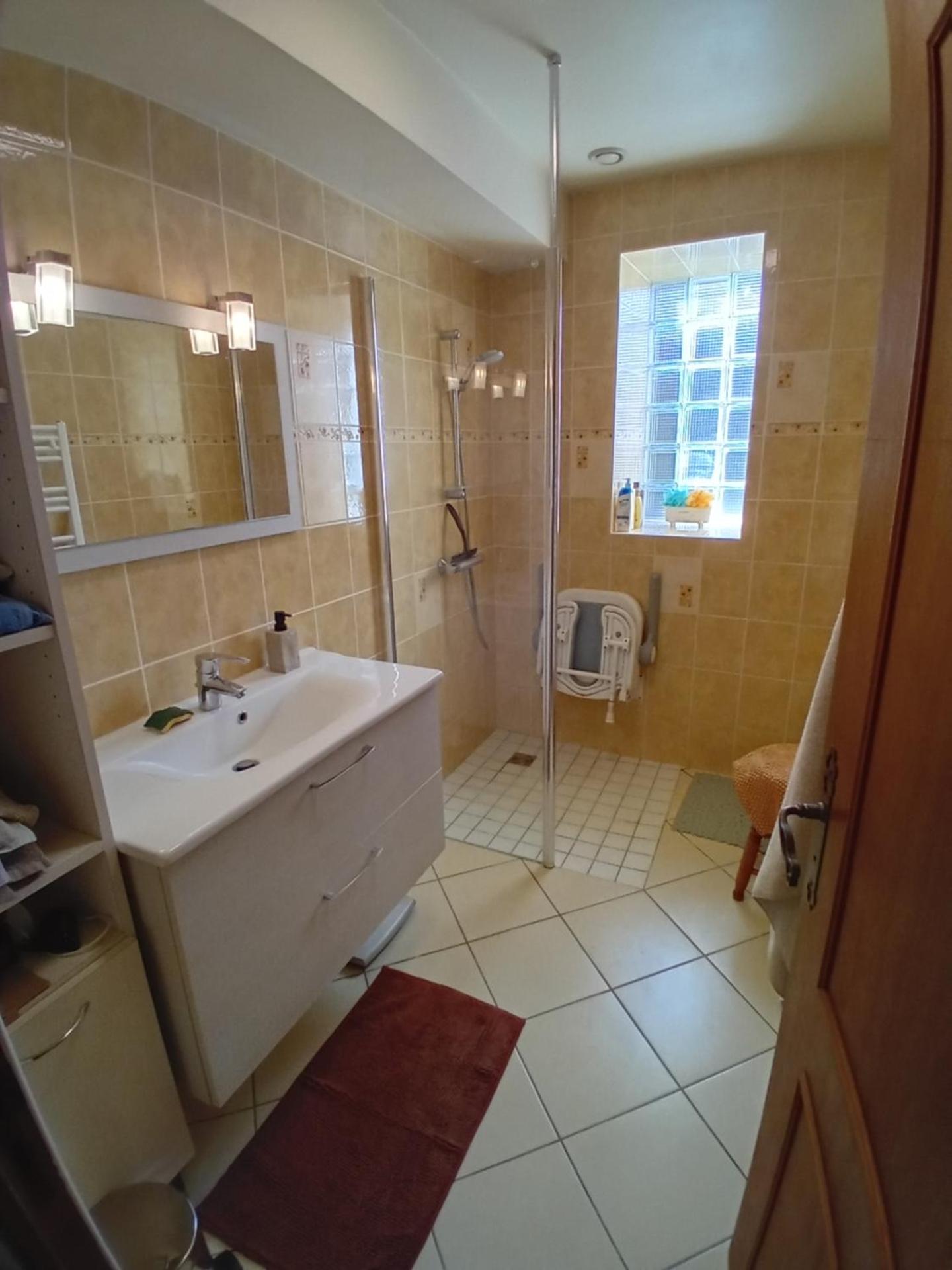 Family House With Garden For 8 At Prety