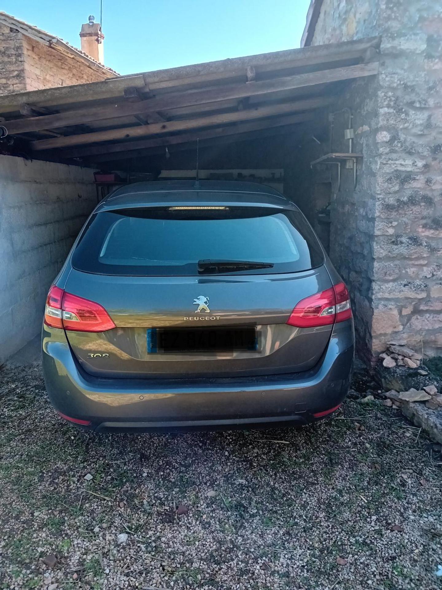 Family House With Garden For 8 At Prety