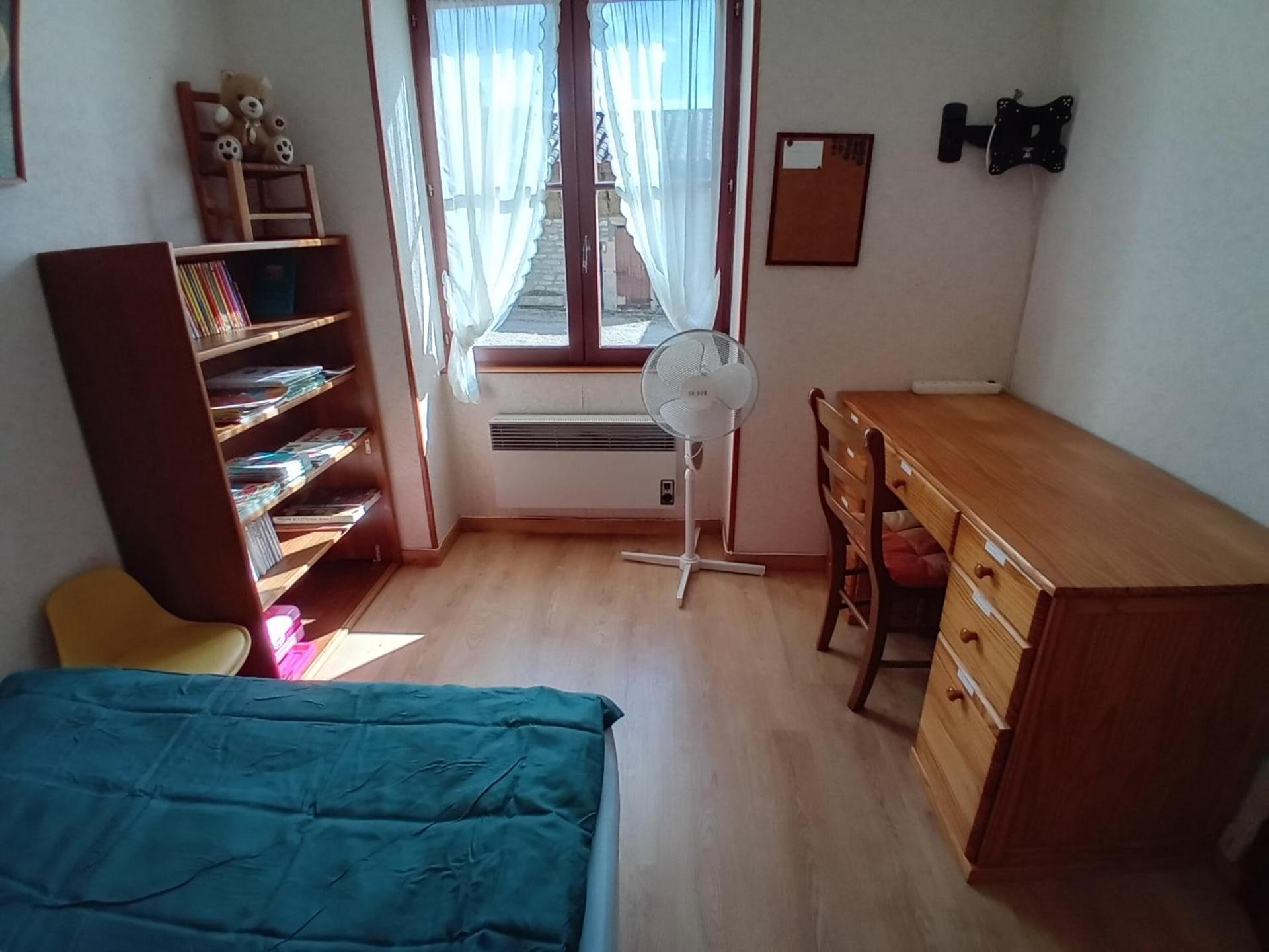 Family House With Garden For 8 At Prety