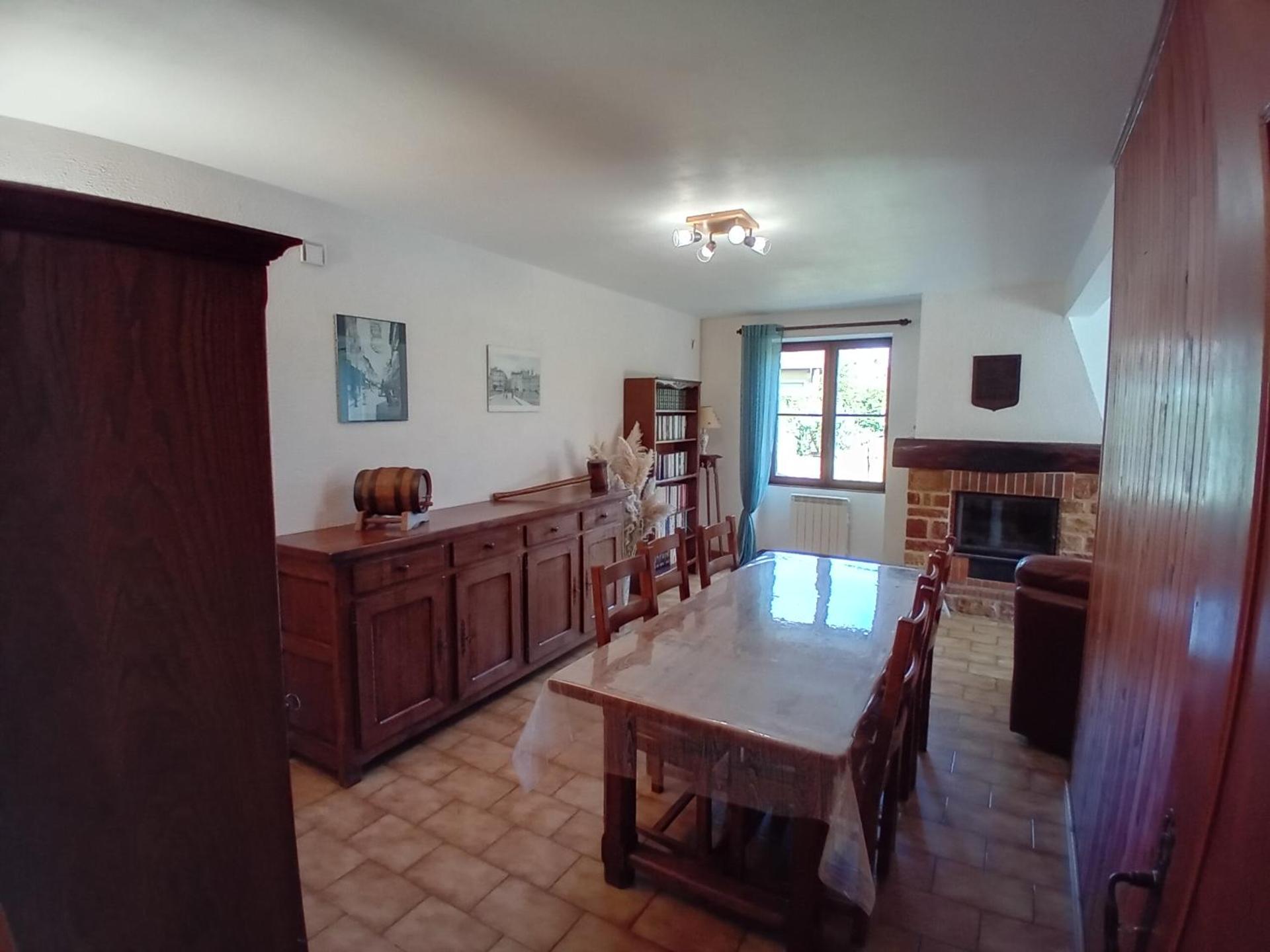 Family House With Garden For 8 At Prety