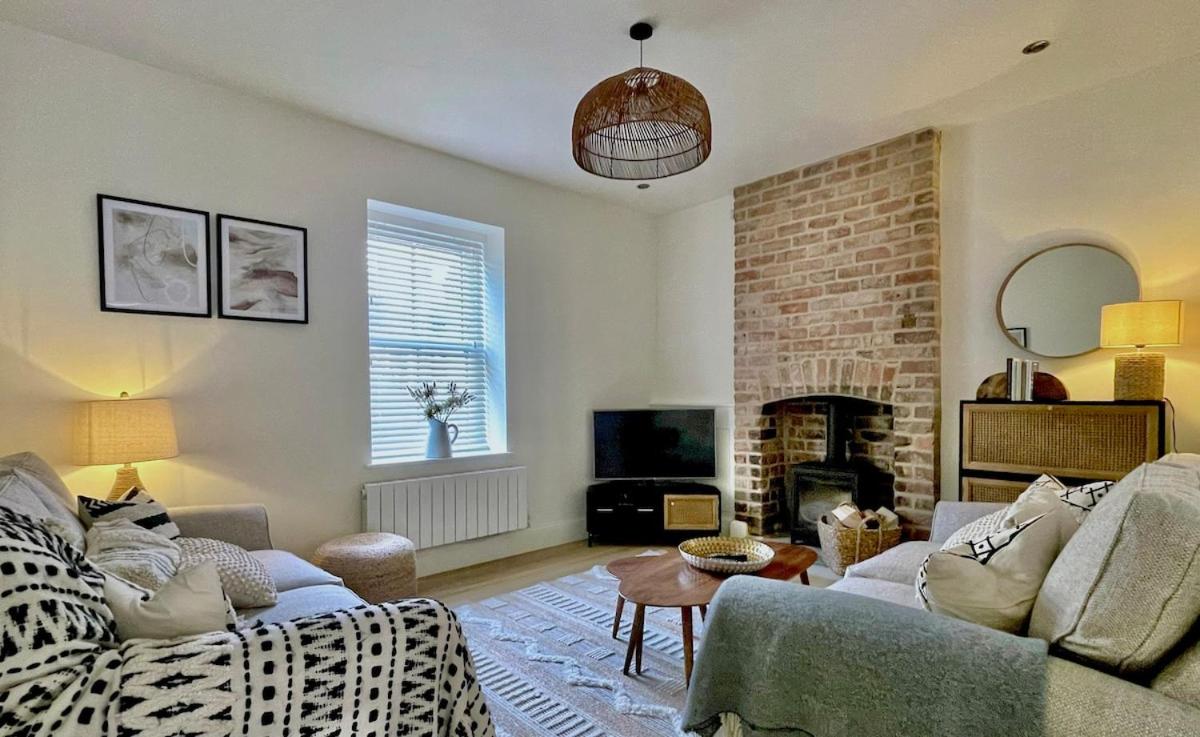 No 6 Bowling Green Yard