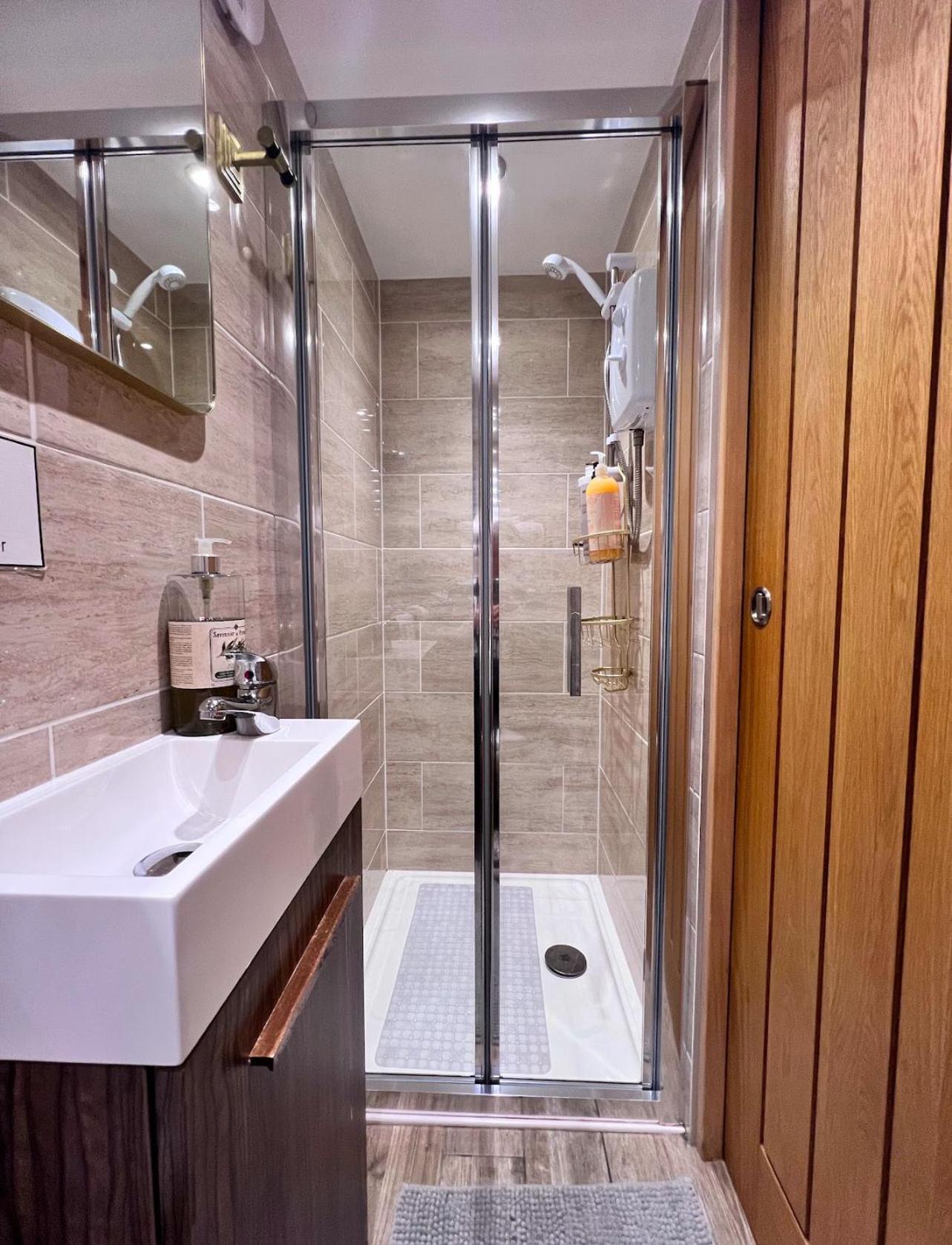 The Tower, 1 bed 1850's Tiny House