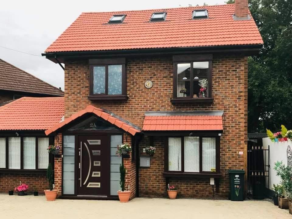 Good Night Sleep - "New Year Deal - London - Gatwick - PRUH - Free Parking - Train from London Bridge"