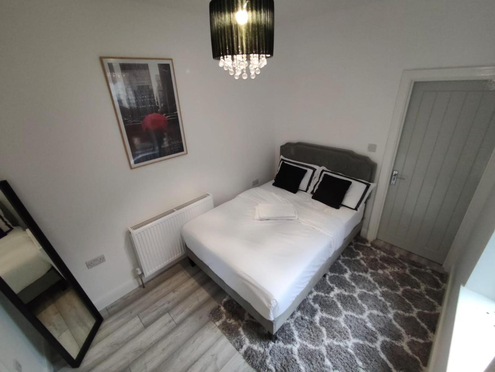 New Guest House, Individual Ensuite Rooms with Comfortable Double Beds, TV and WiFi