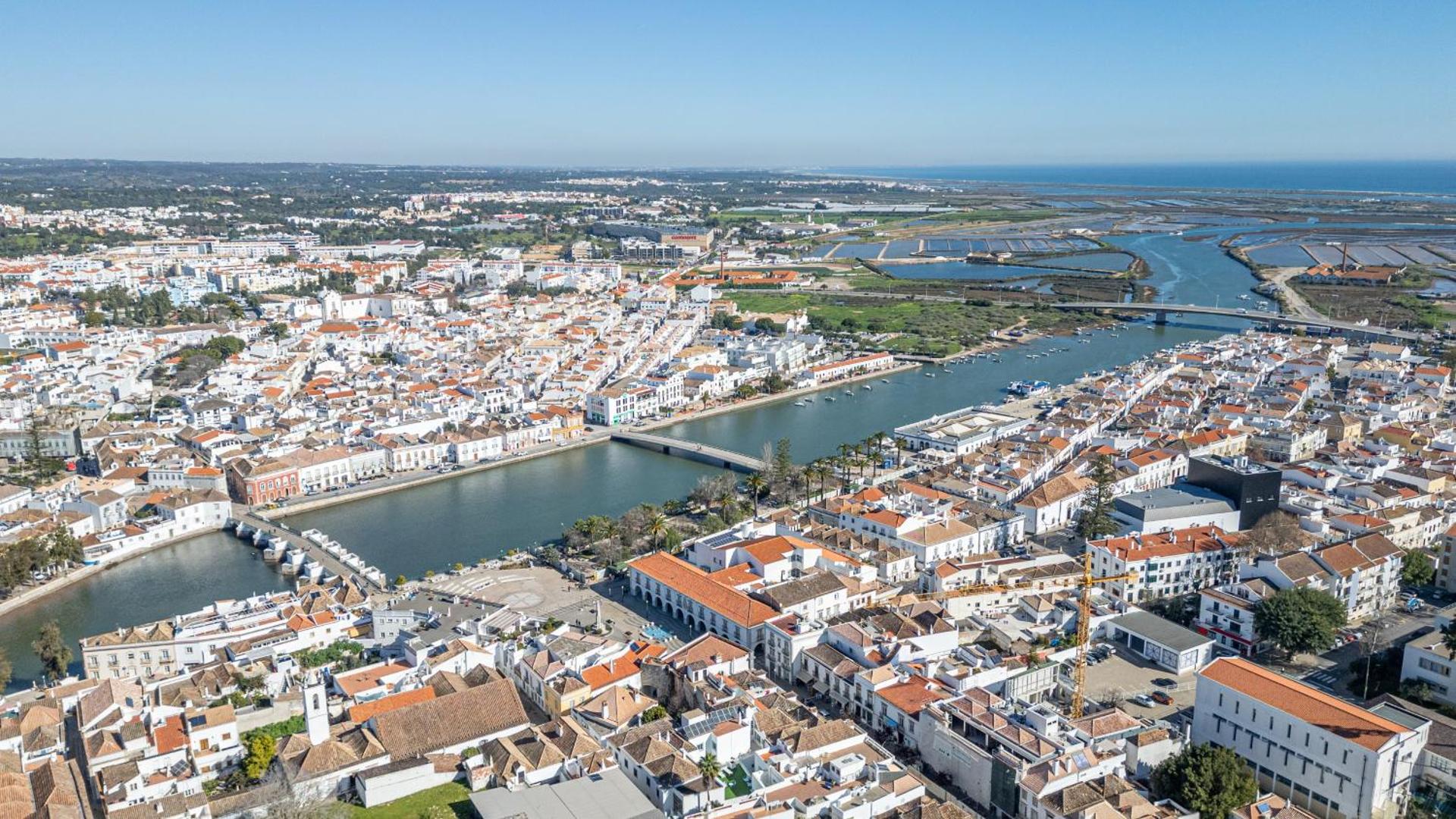 Executive Townhouse, Tavira Centre, Shared Pool