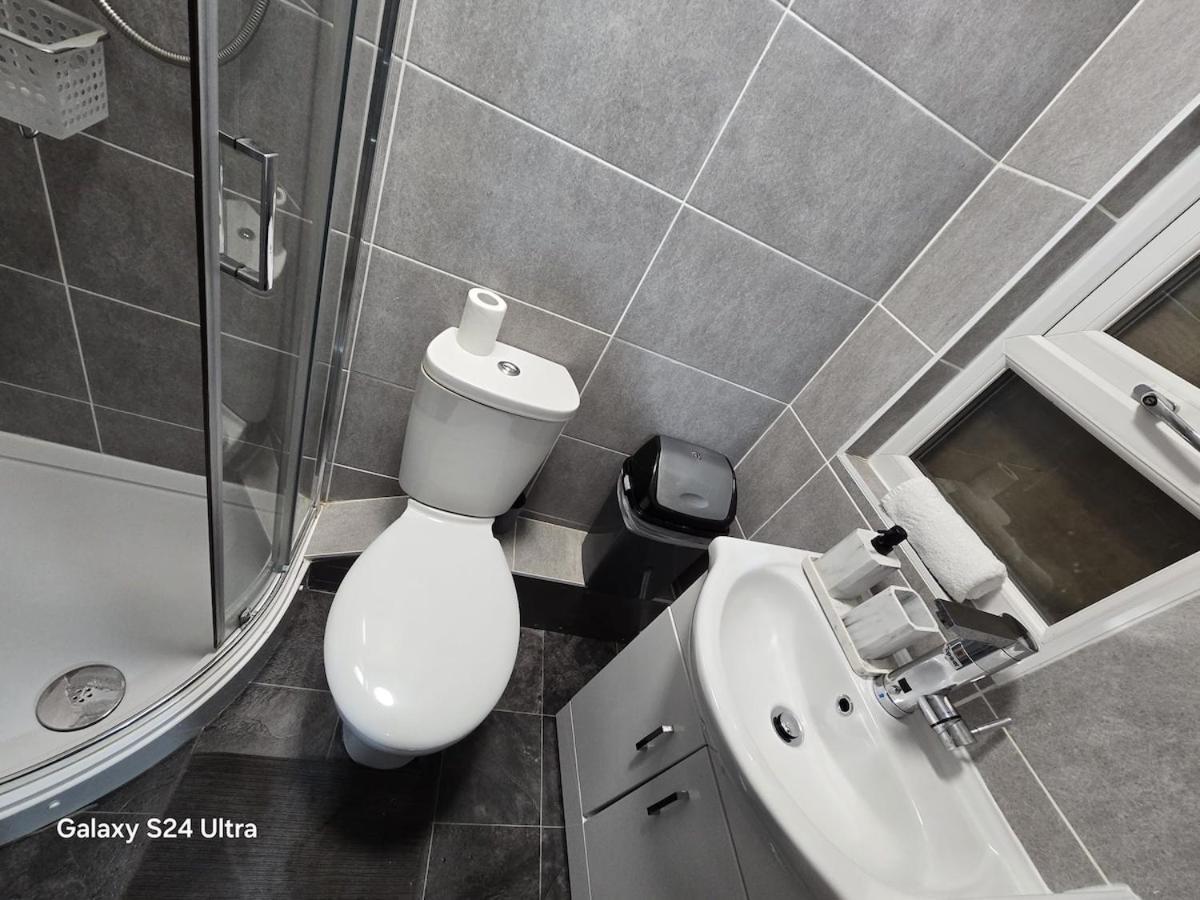 Flat 5 min From Stadium