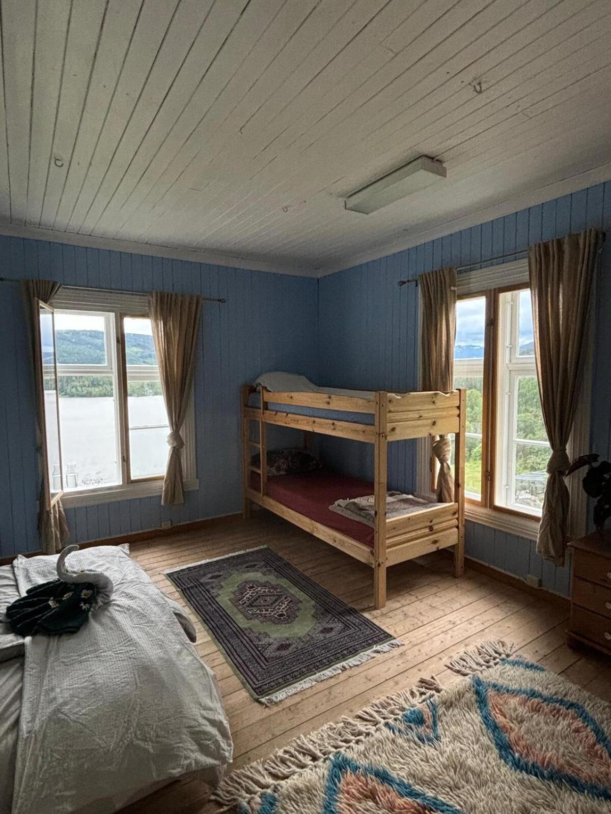 The blue room at Vevstogo - cosy with a mesmerizing view, sauna and eco living in an old school house