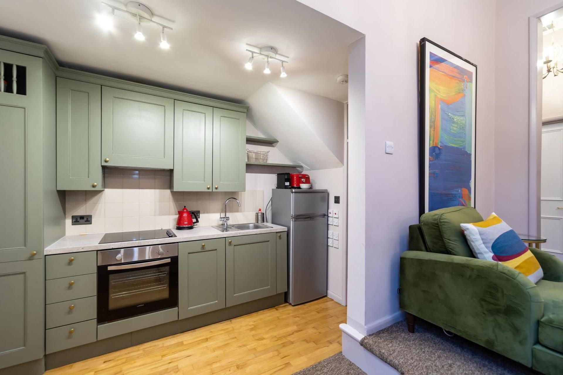 Fabulous 2 Bedroom Apartment by Holland Park