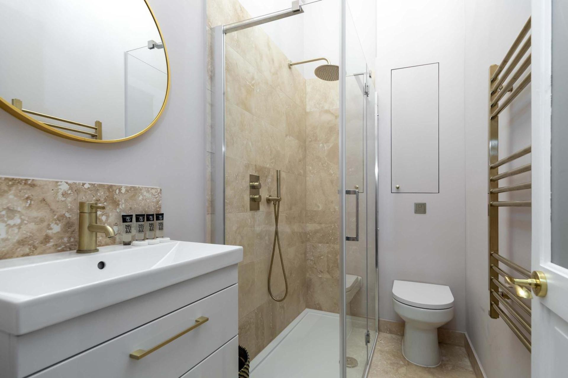 Fabulous 2 Bedroom Apartment by Holland Park