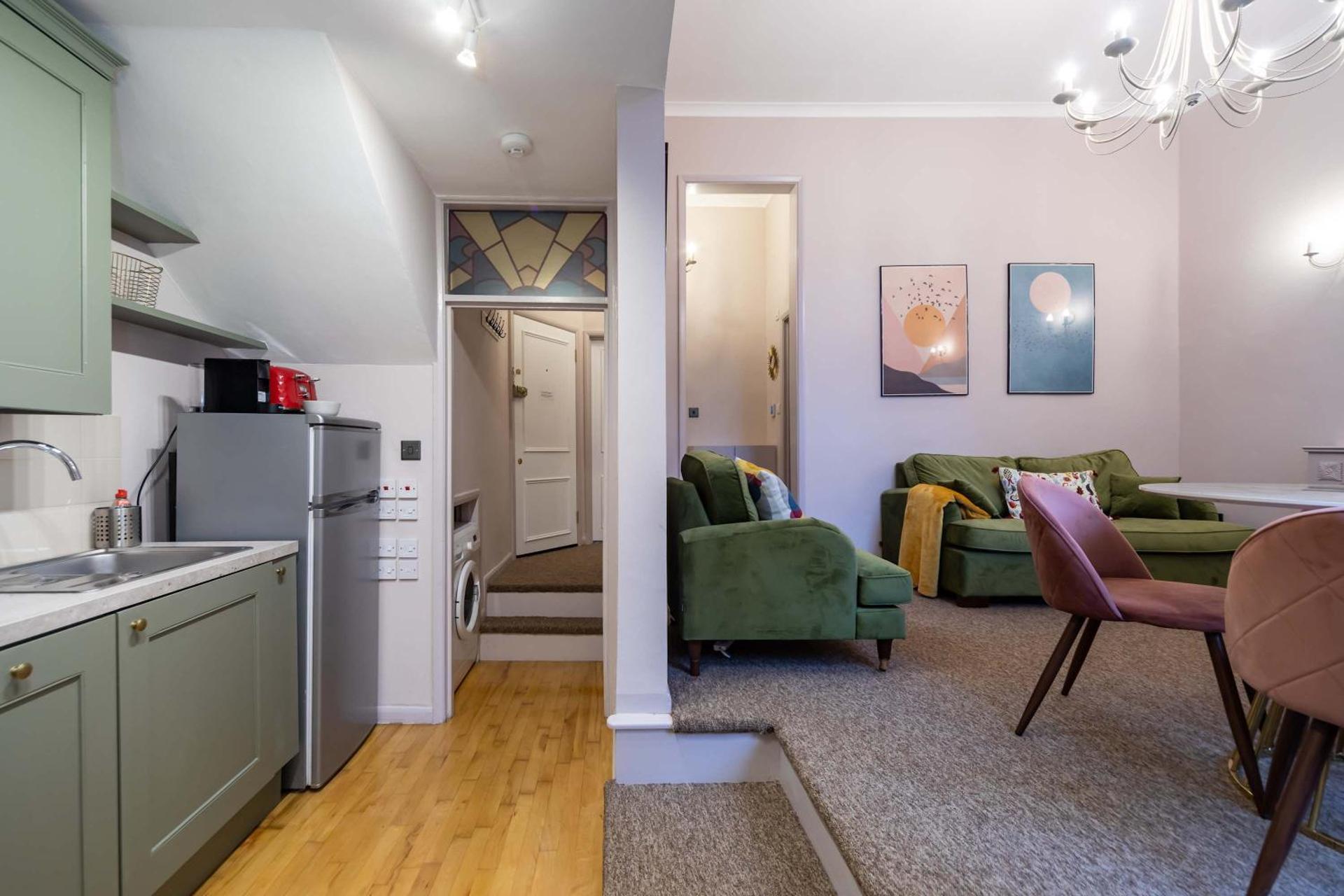 Fabulous 2 Bedroom Apartment by Holland Park