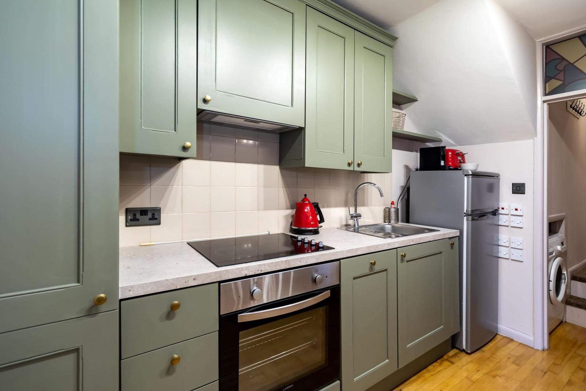 Fabulous 2 Bedroom Apartment by Holland Park