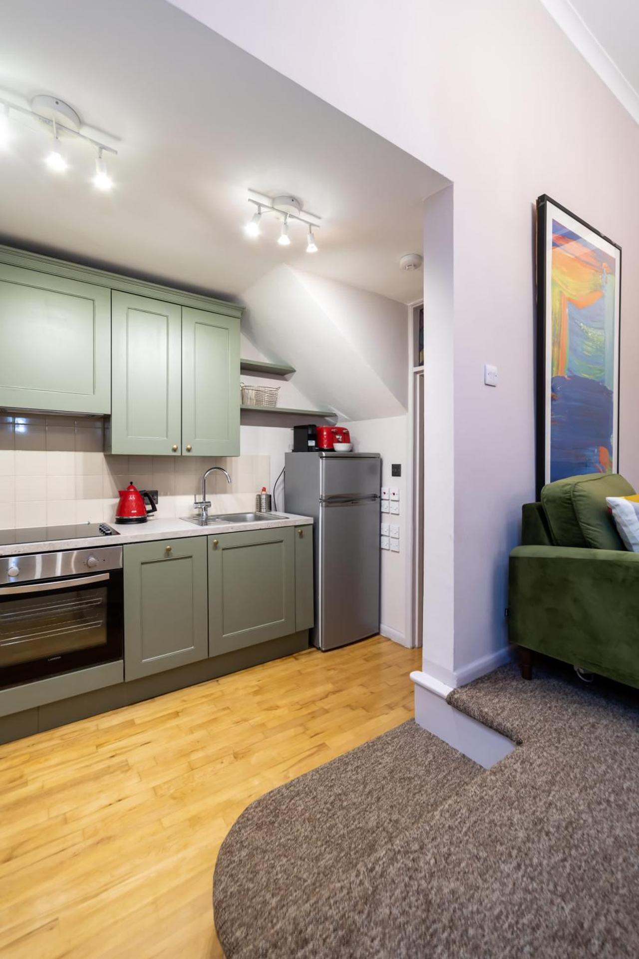 Fabulous 2 Bedroom Apartment by Holland Park