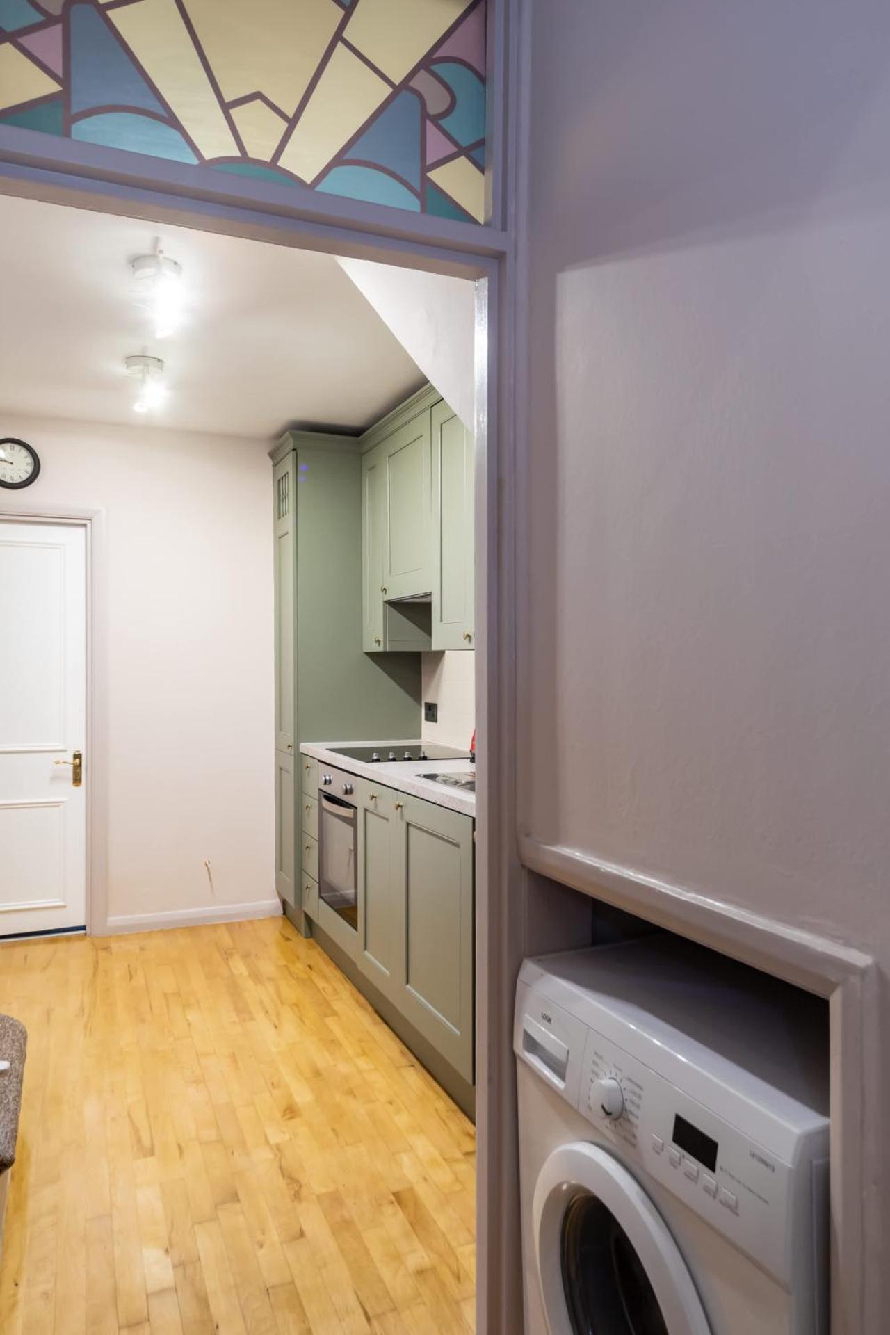 Fabulous 2 Bedroom Apartment by Holland Park