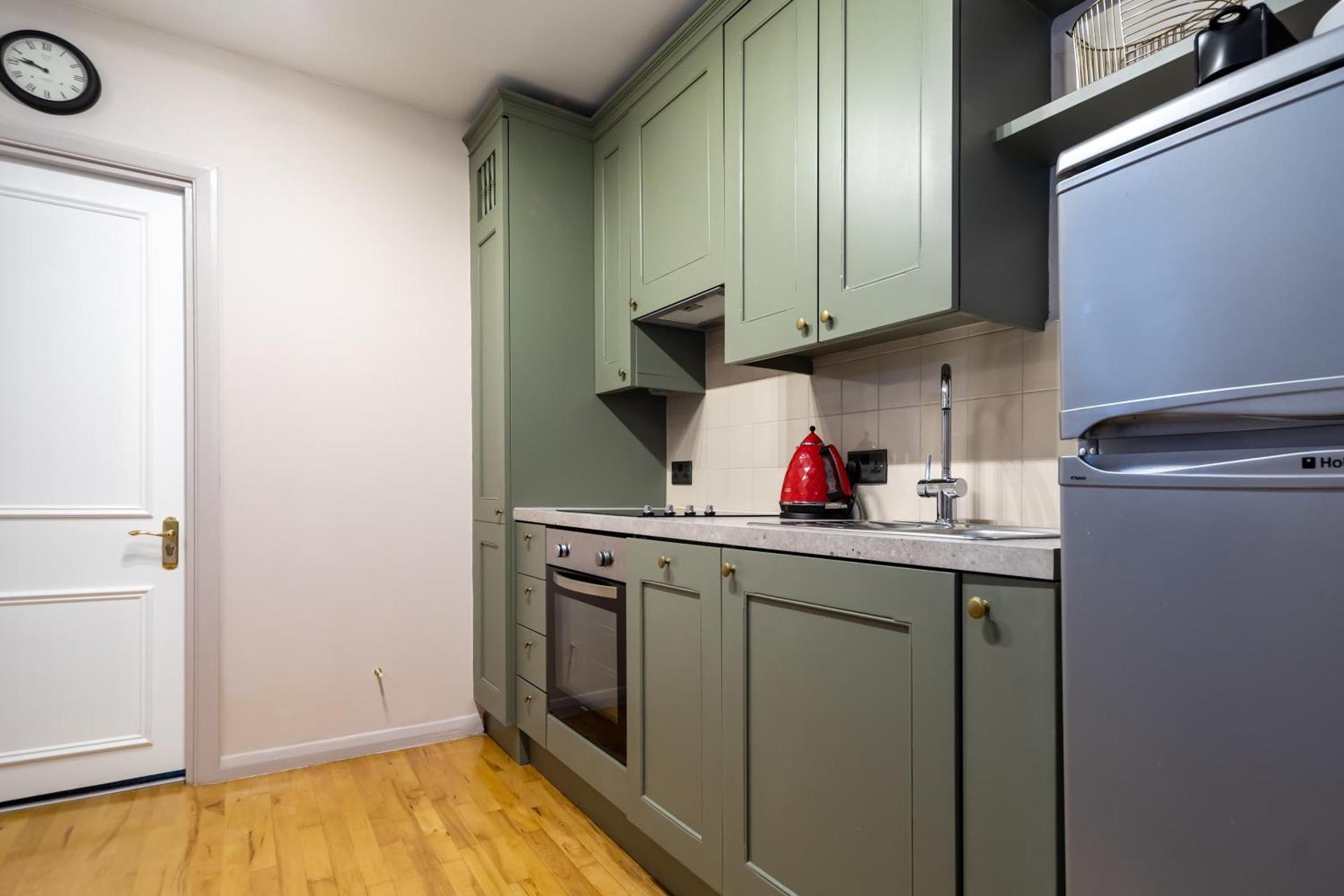 Fabulous 2 Bedroom Apartment by Holland Park