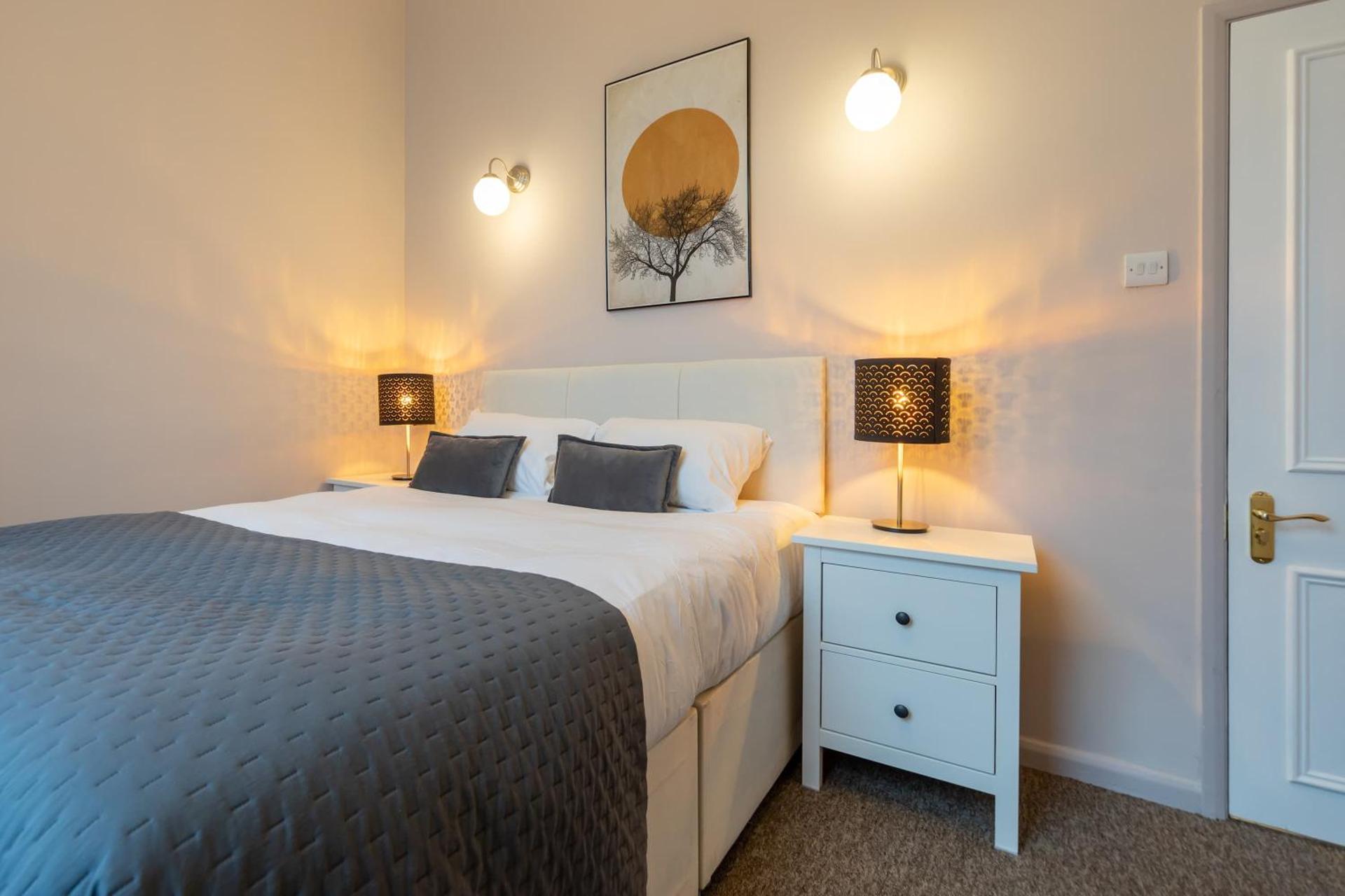 Fabulous 2 Bedroom Apartment by Holland Park