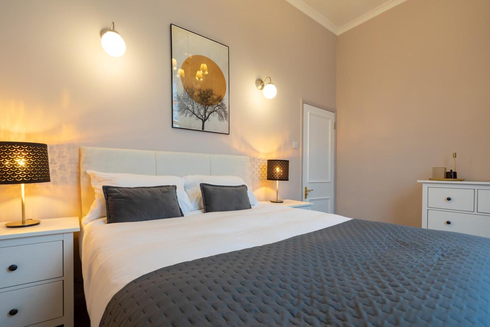 Fabulous 2 Bedroom Apartment by Holland Park