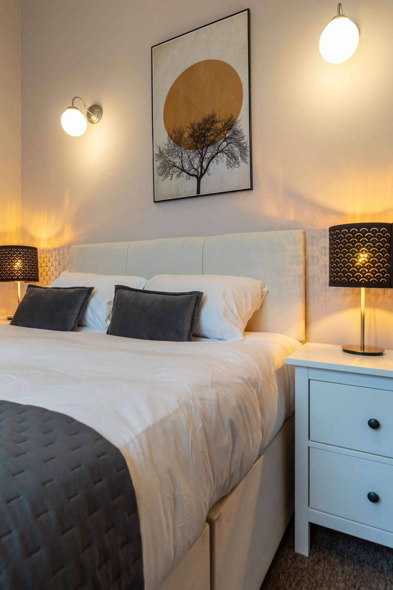 Fabulous 2 Bedroom Apartment by Holland Park