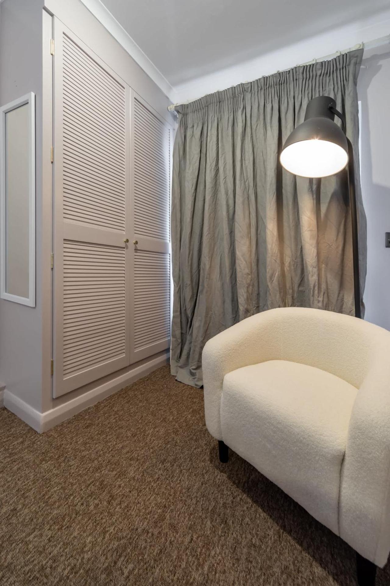 Fabulous 2 Bedroom Apartment by Holland Park