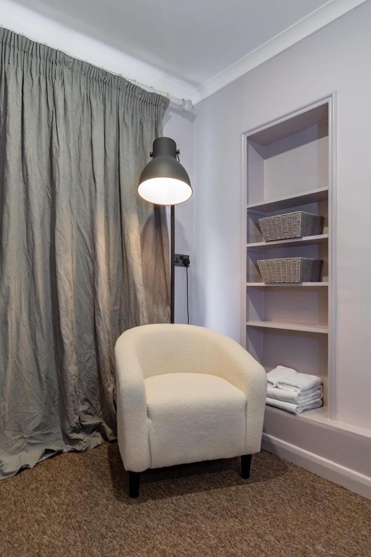 Fabulous 2 Bedroom Apartment by Holland Park